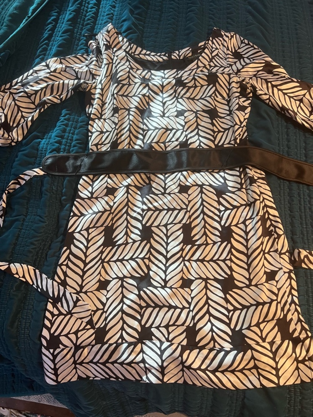 WHITE HOUSE BLACK MARKET silk dress with belt sz S